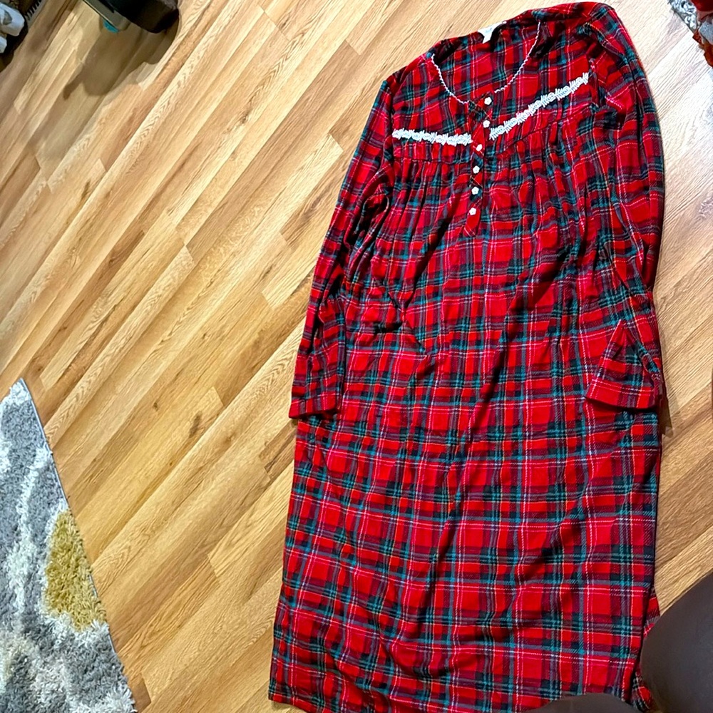 Red plaid nightgown size L